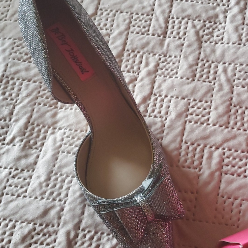 Shoes - Picture 2 of 4